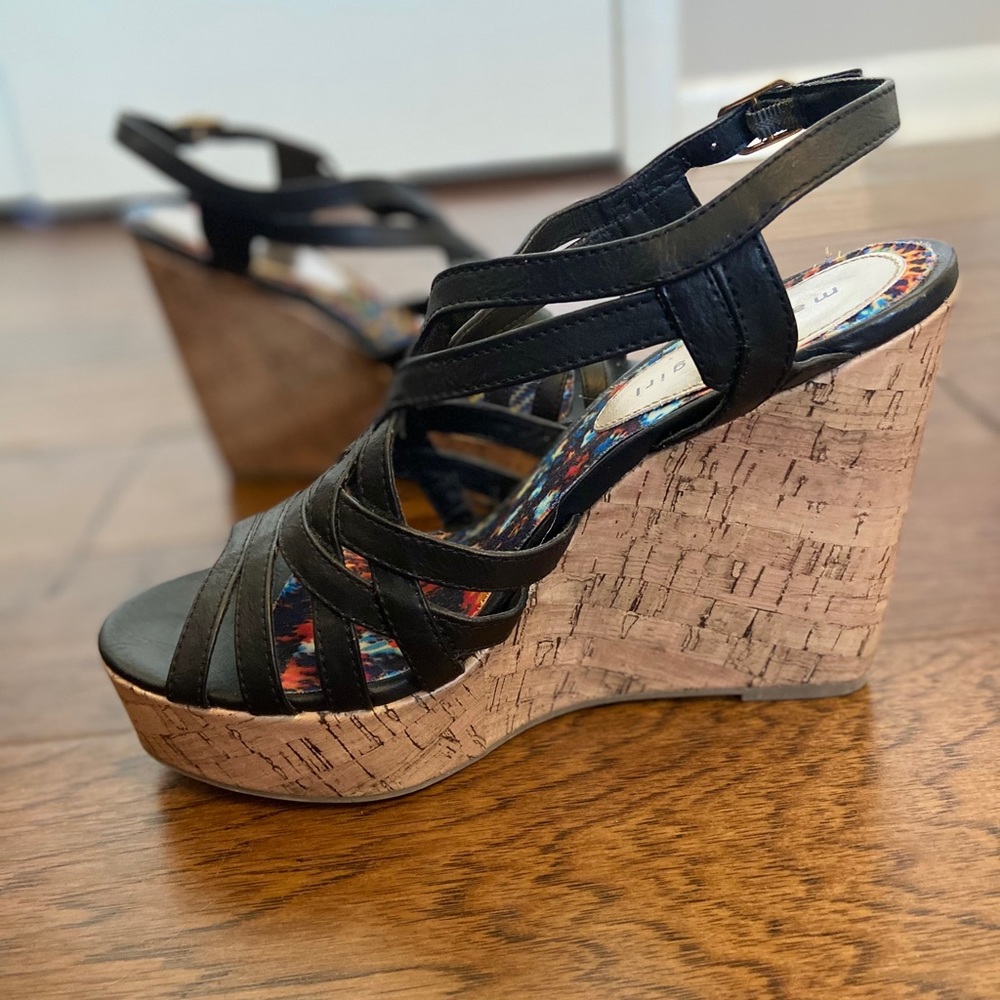 Madden Girl Enroll Black Wedge Size 9